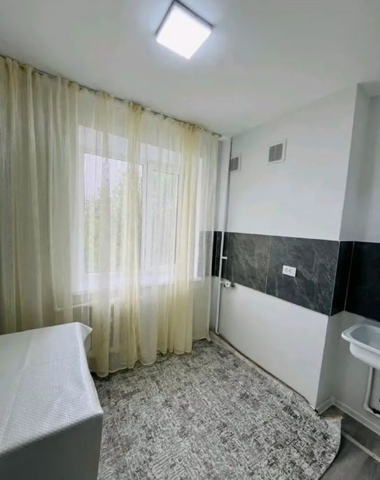 продам 1-ком. 32кв. 2мкр. 3-этаж