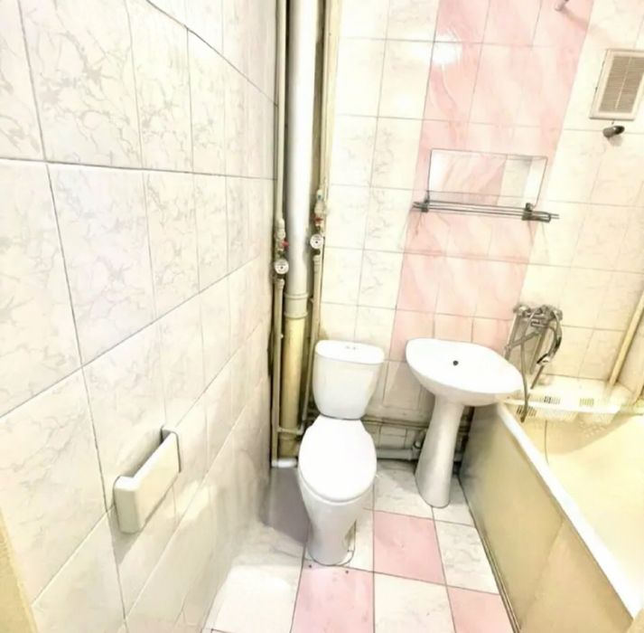 продам 1-ком. 32кв. центр 3-этаж