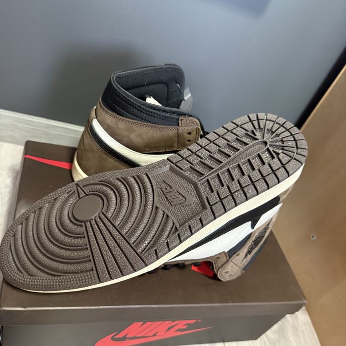 Jordan 1 x Travis Scott (44)