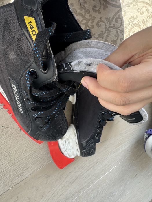 Коньки хоккейные