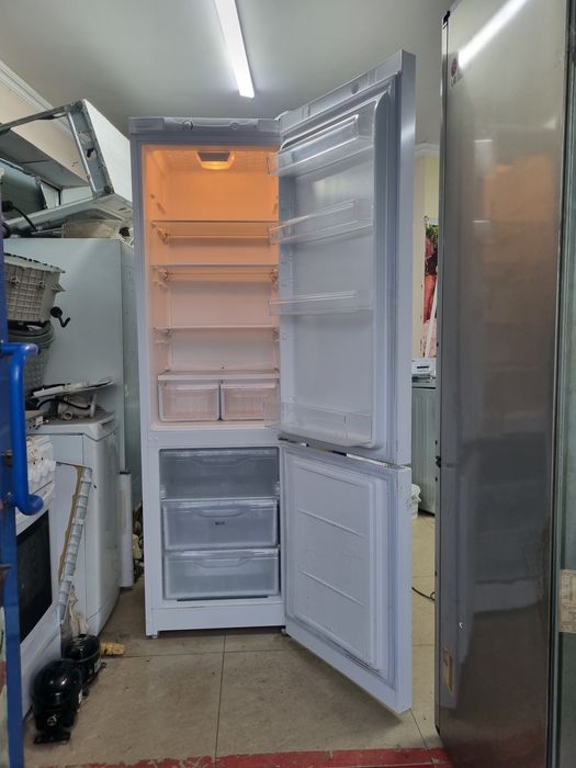 Холодильники LG, Indesit