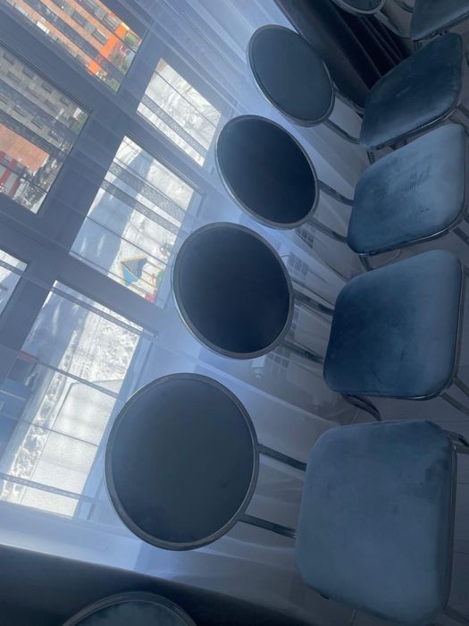 Продам стол и 8 стульев