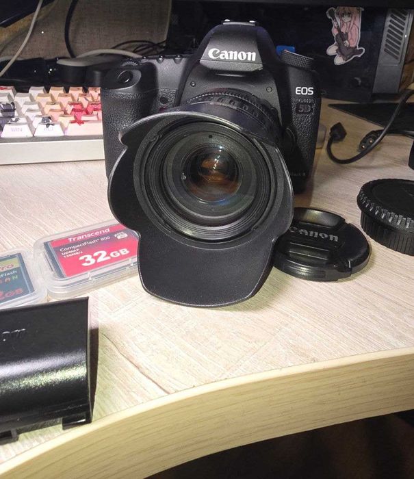 Canon EOS 5D Mark II + Canon EF 28-105 f/3.5-4.5 USM