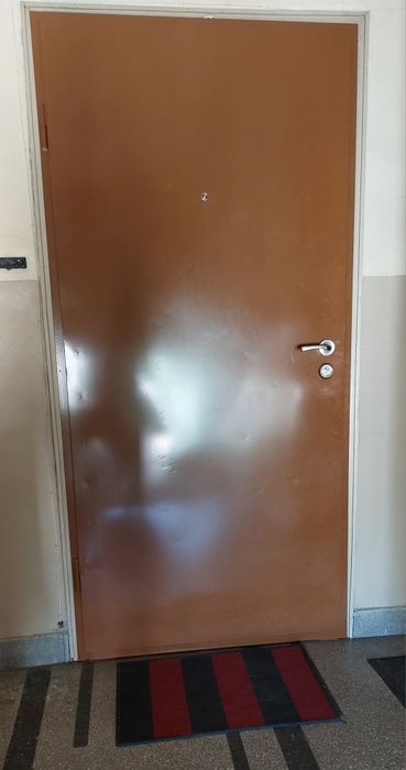Метална входна врата