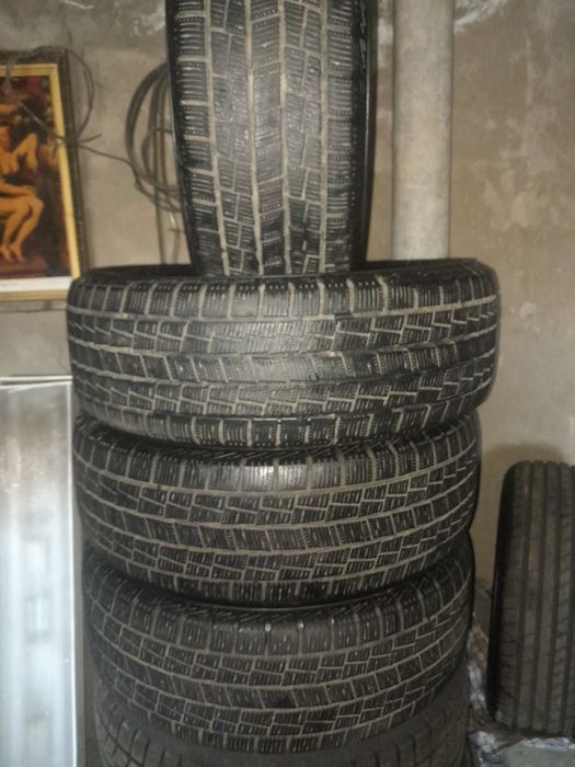 Продам комплект зимней   резины  .R 16