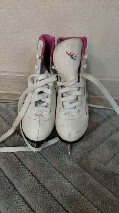 Коньки фигурные 30 рр