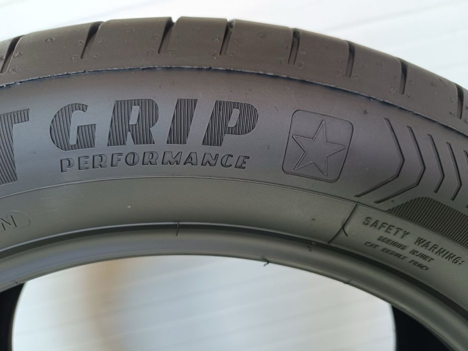 2бр летни гуми 225/55/17/97W/Goodyear efficient grip/dot2220/5.7мм гра
