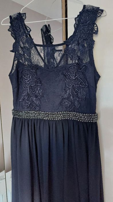 Официална рокля с лека забележка