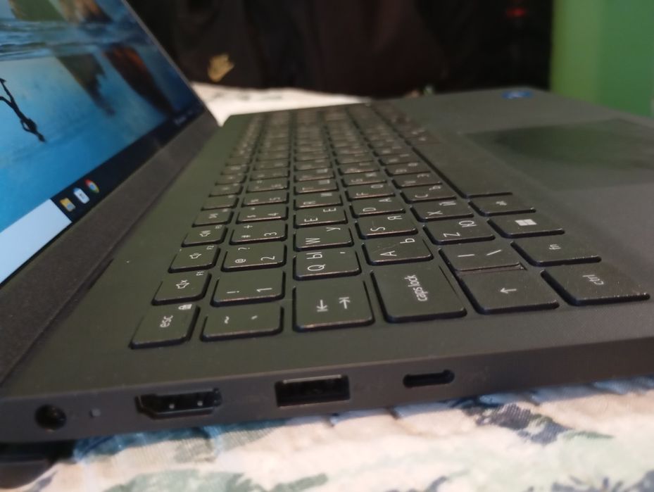 Лаптоп Dell Vostro