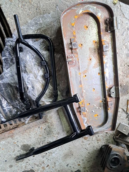 Части за МЗ ЕС175 2 Трофи