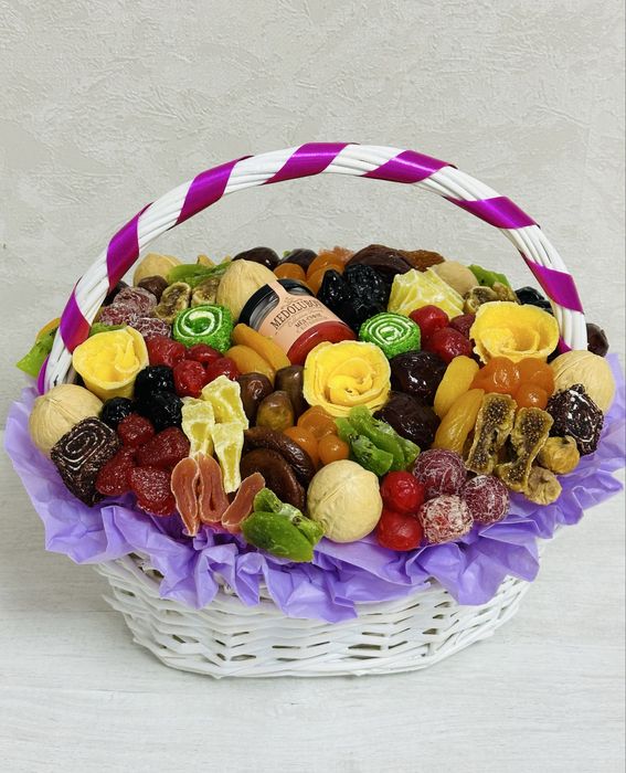 Корзинка с сухофруктами