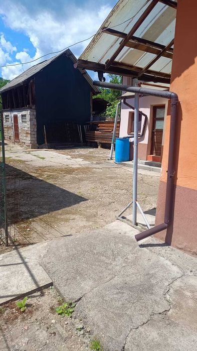 Casă 4 camere, livadă 800 mp, deschidere DN – Bujoreni (200m de pecop Boromir)