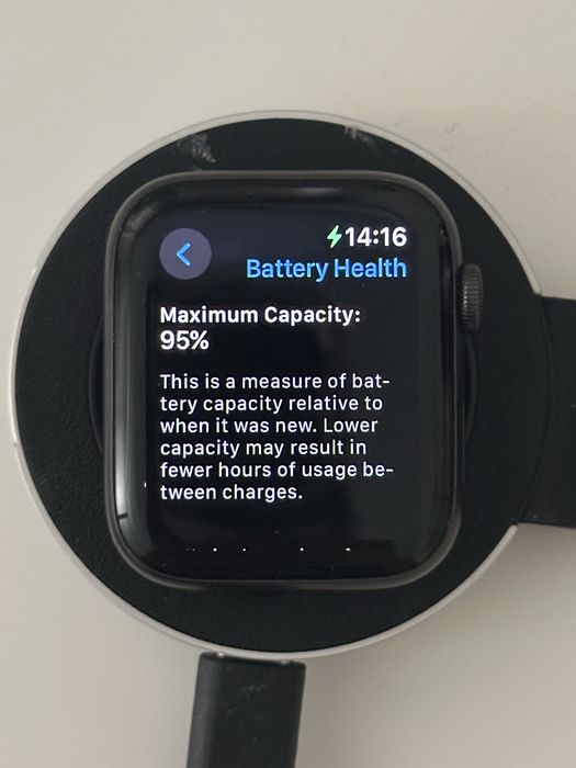 Часы Apple Watch SE 44mm (1st generation)