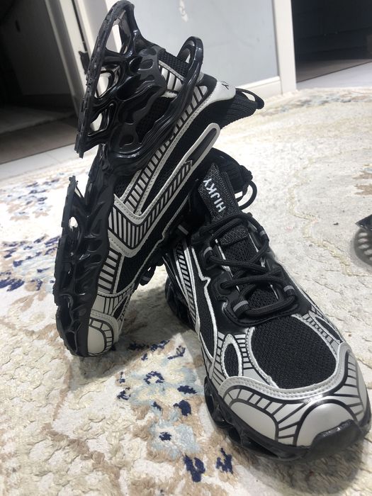 Продам Кроссовку