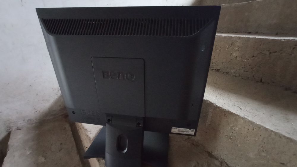 Монитор Бенкю 19 инча