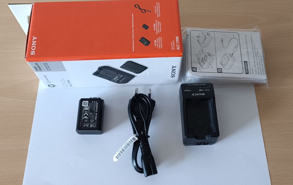 Оригинално зарядно и батерия Sony NP-FW50