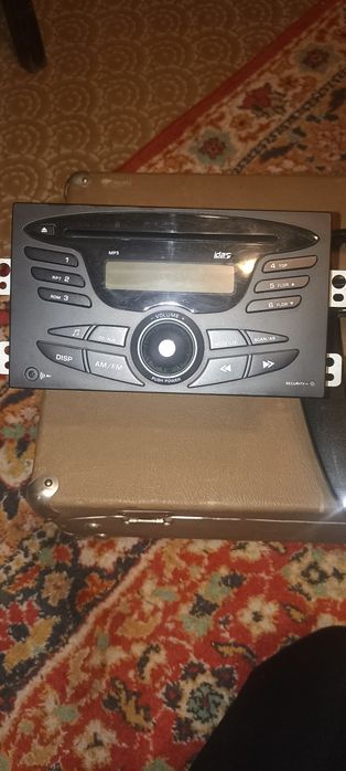 Продаю магнитофон и панель с часами от джентры. Заводские