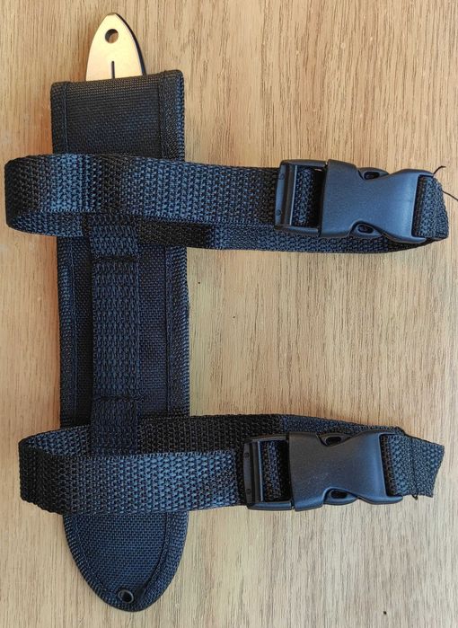 Кама /нож / за носене на крак или ръка