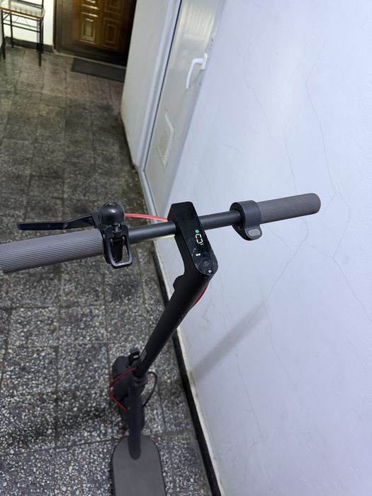Trotineta electrica Xiaomi Electric Scooter 4, 300 W, Autonomie 35 Km, 25 Km/h, Negru