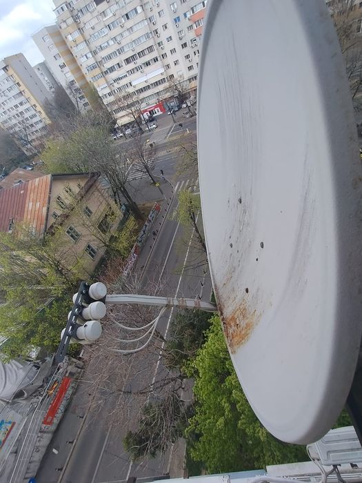 Vând un sistem întreg de recepție TV prin satelit