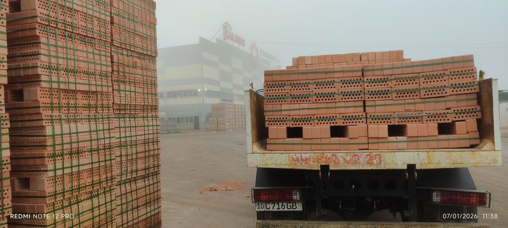 Гишт/gʻisht сотилади(продаются)