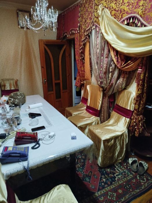 Продам дом- квартира на земле общей площадью 184 кв метров большой зал