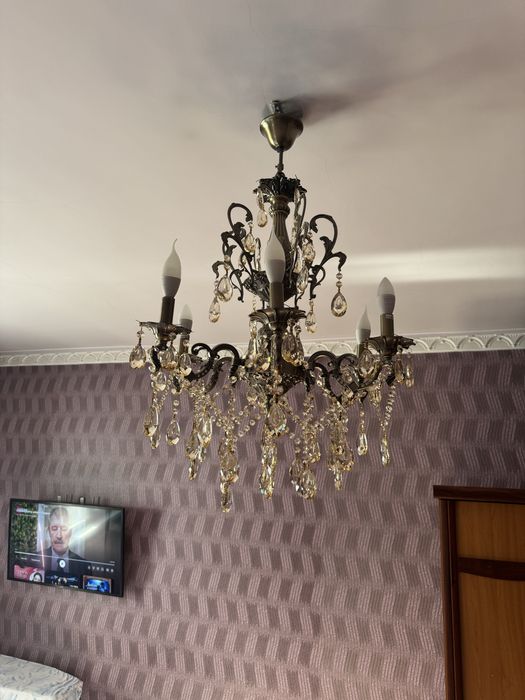 Люстра разные, цены тоже разные