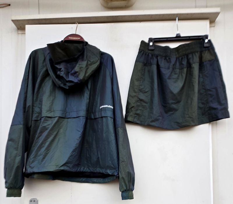 Calvin Klein уникален дамски екип къса пола с горница нов хамелеон  Л