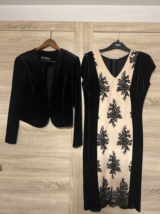 Vand rochie cu bolerou de ocazie
