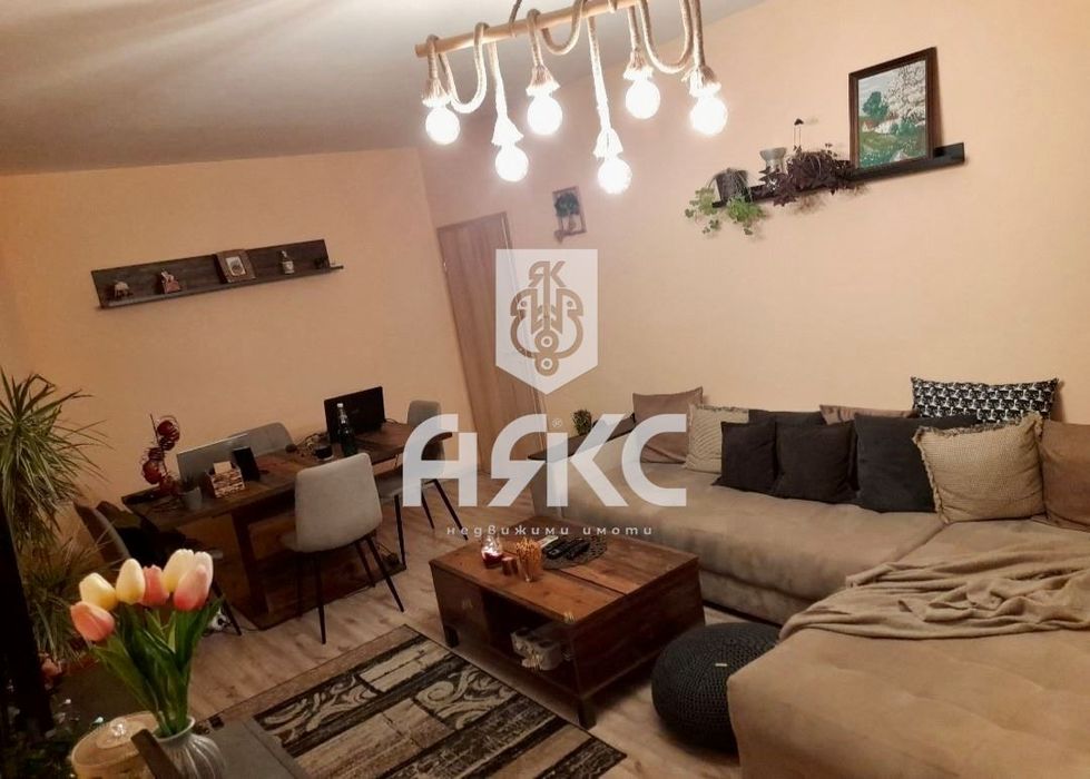 Продава се Тристаен апартамент в София, Люлин 9 - 103 кв.м за 2020 €/кв.м - Снимка #2
