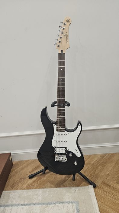 Yamaha Pacifica 112v (Black)