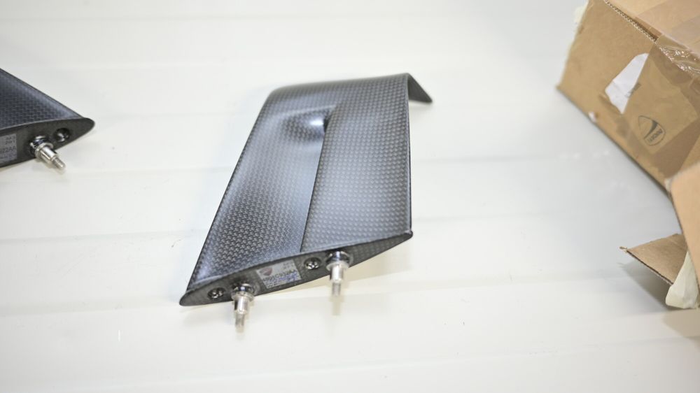 Aripioare set stanga dreapta carbon Ducati Performance Panigale V4