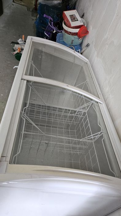 Продам морозильник