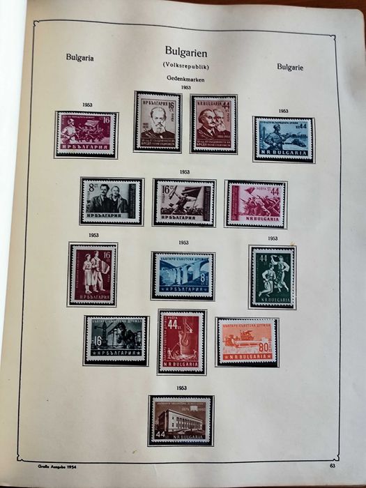 Продавам класьор с марки около 215  голям от 1945-1970
