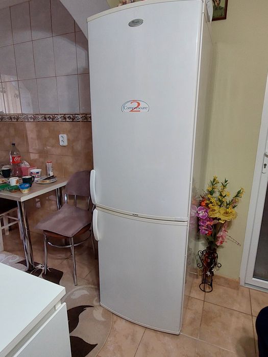 Vând frigider whirlpool