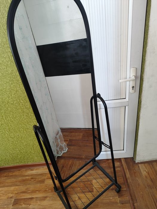 Продам зеркало и вешалка