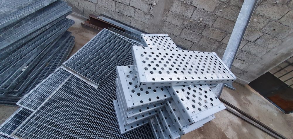 Trepte zincate 64x27