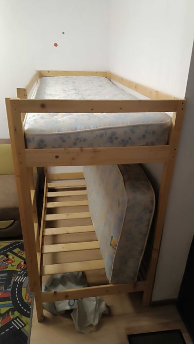 Vând pat supraetajat