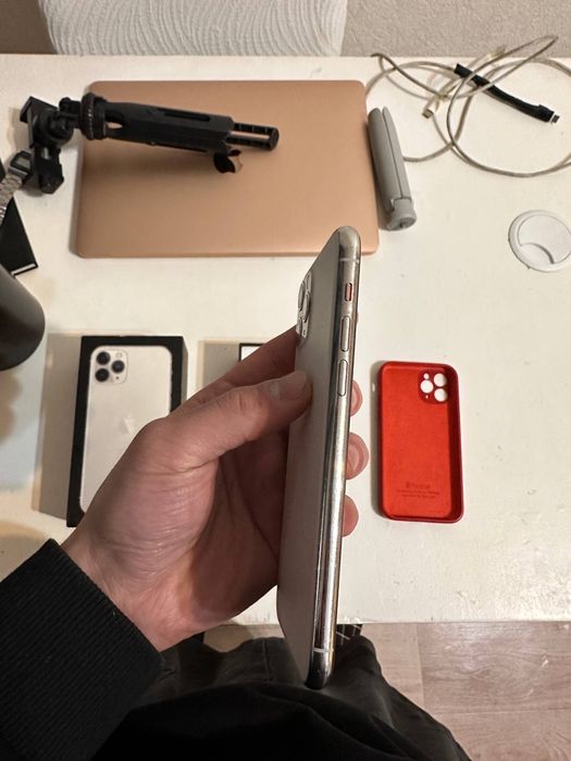 Iphone 11 pro 256gb отличном состоянии.