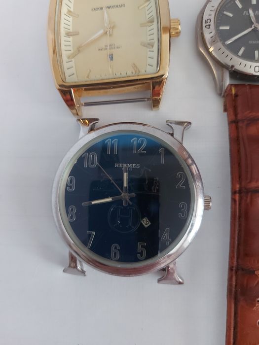 Часы наручные кварцевые.