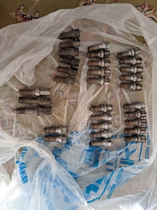 Болты на диски на мерс 140й