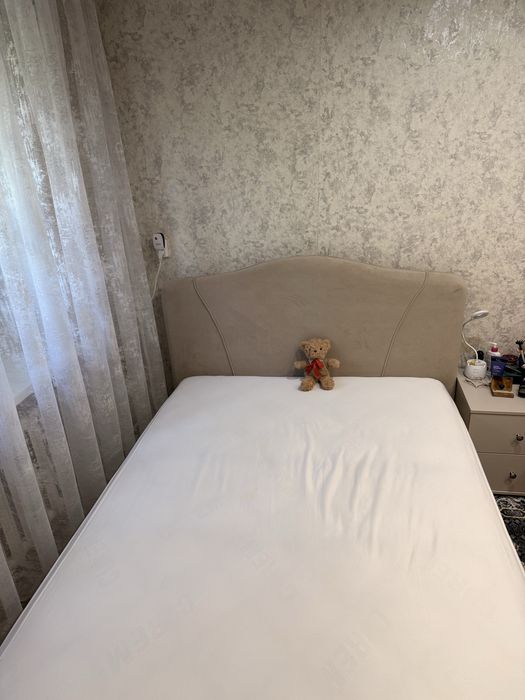 Продам кровать с матрасом 140*200