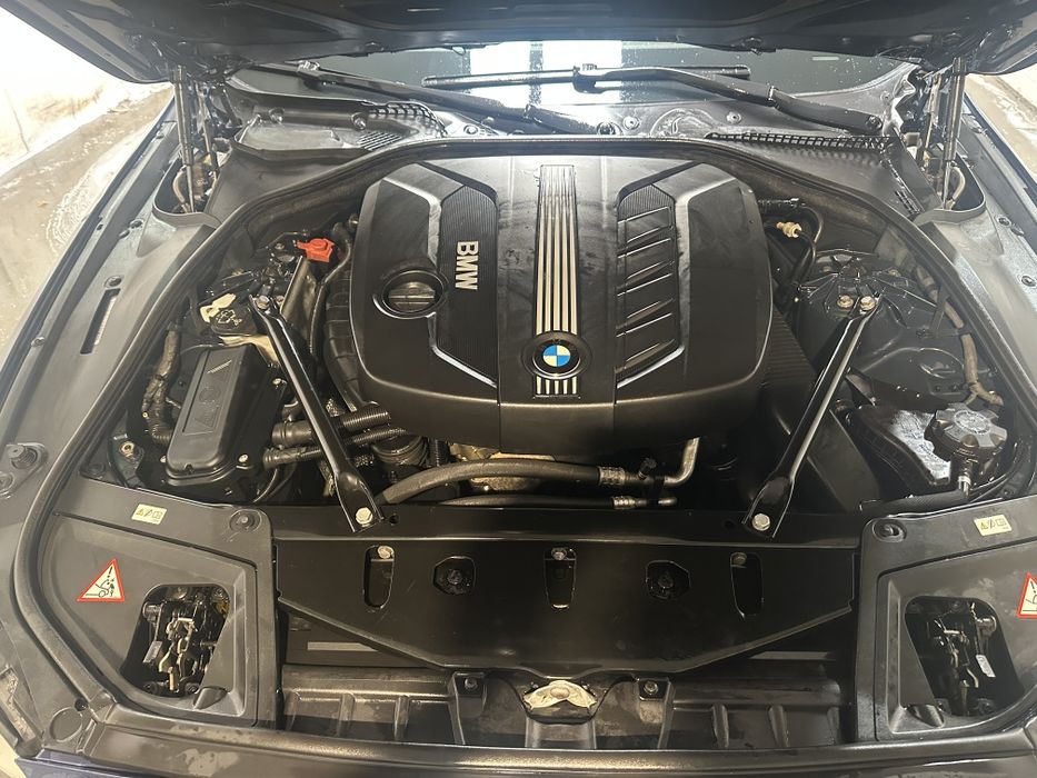 Detailing auto/recondiționat interioare piele/ material