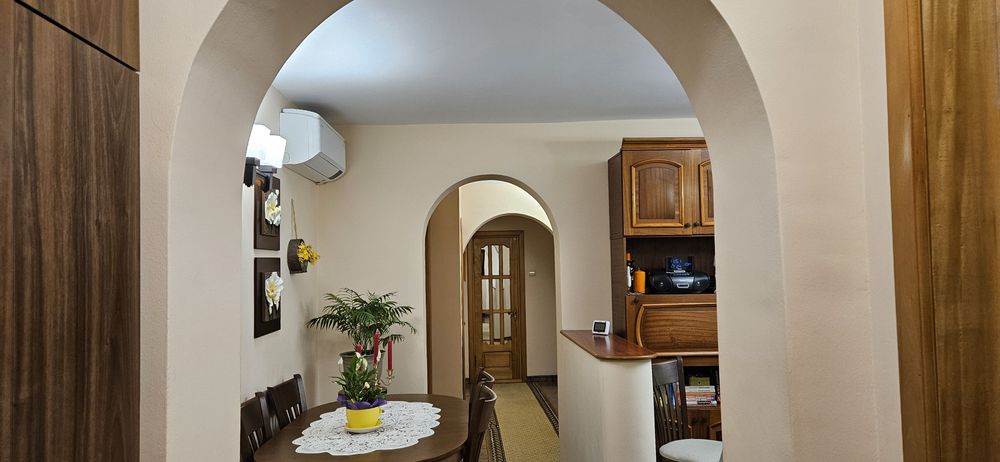 Vând apartament 4 camere zonă centrală