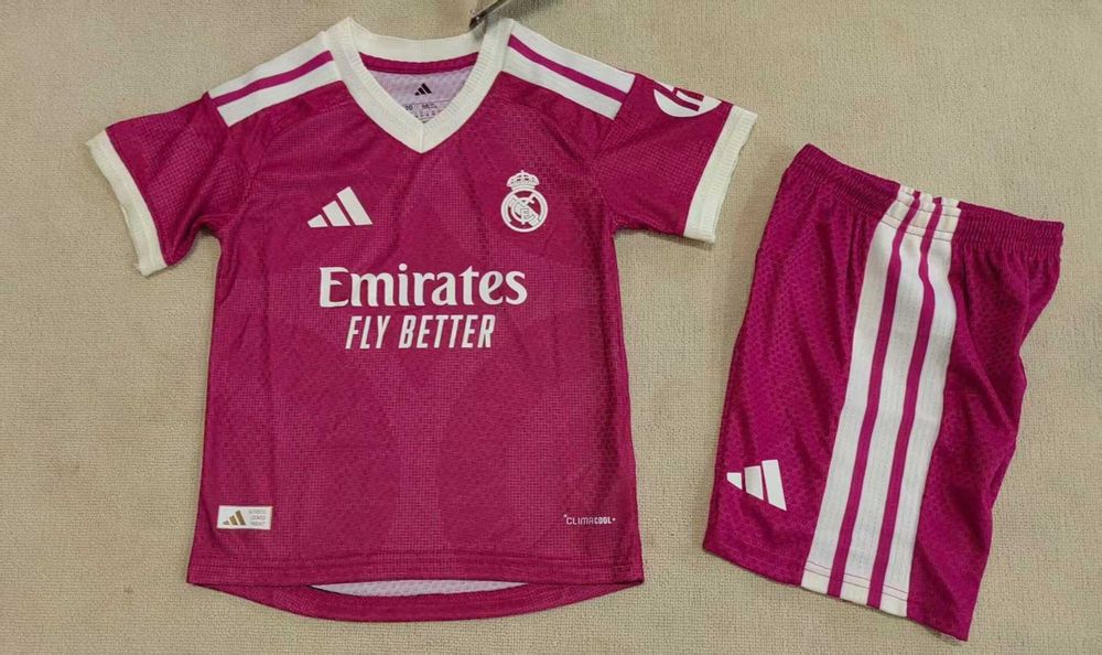 Детски футболни екипи Nike Adidas 2026/2027