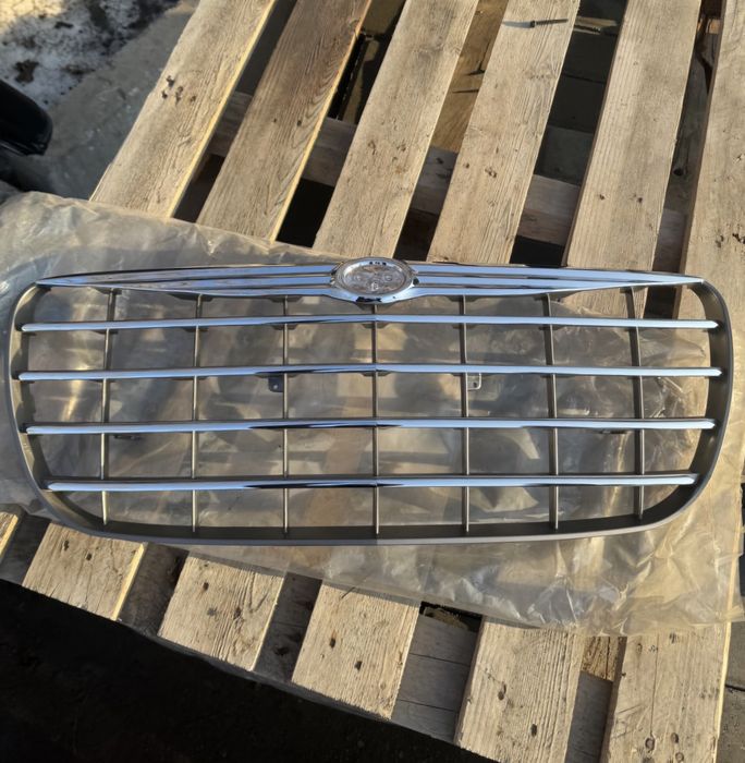 Новая решётка радиатора Chrysler sebring 03-06