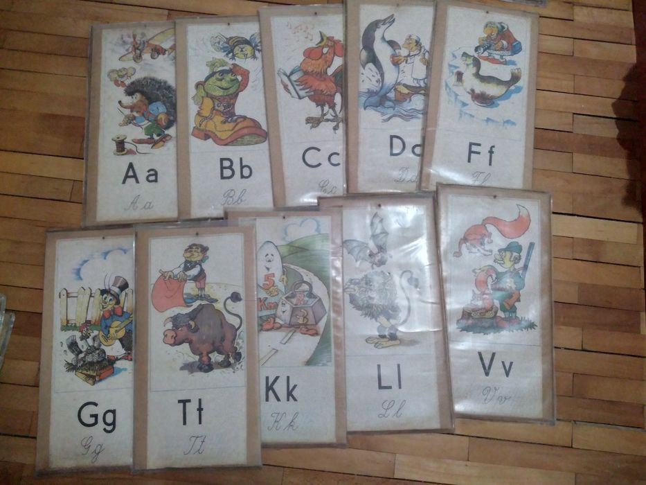 Planșe didactice vechi cu litere din alfabet