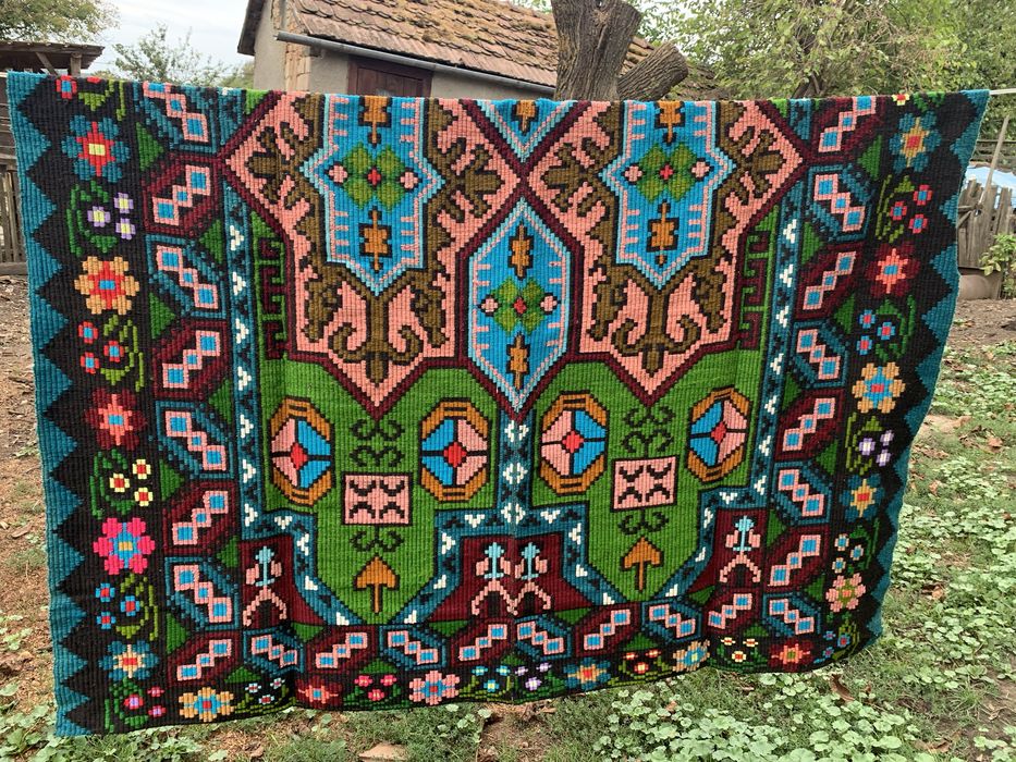 Vand coverturi , prosoape , paturi , fete de masa traditionale