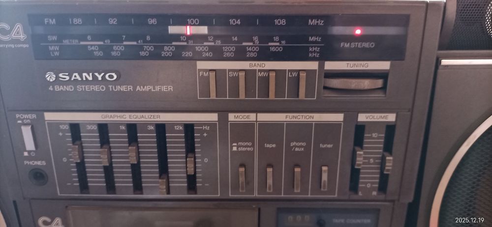 Страхотен касетофон саньо отделящи се колони