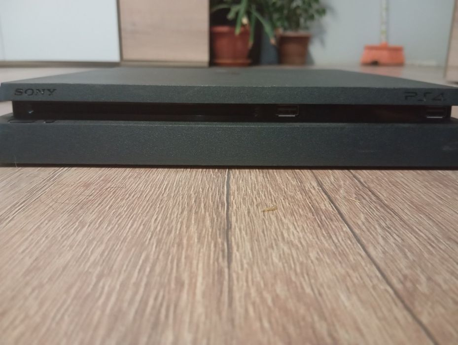 Playstation 4 slim